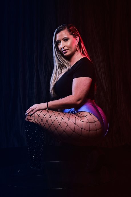 QueenBz hd star picture