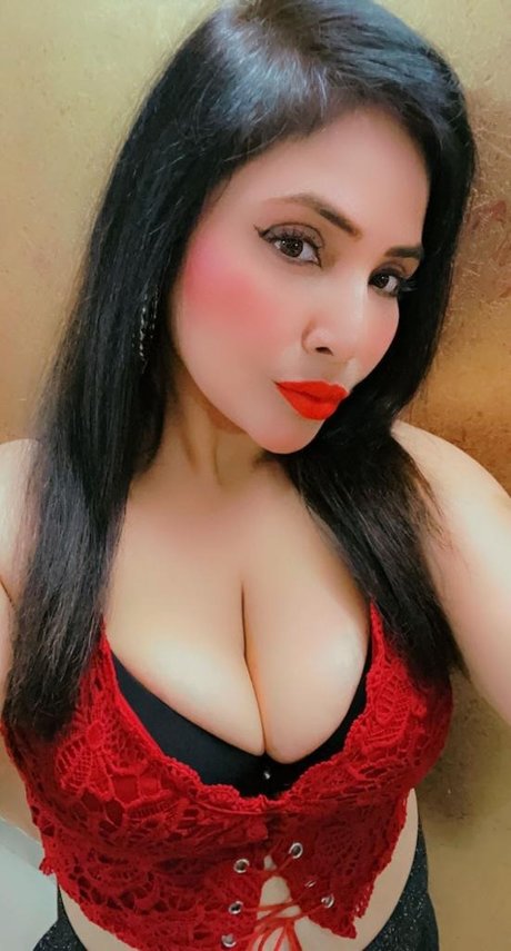 Rajsi Verma pornstar sexy pics