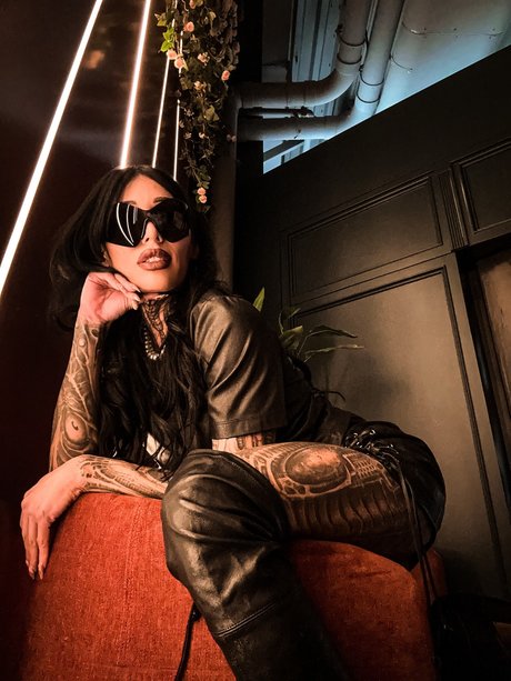 Eden Raynes model art pics