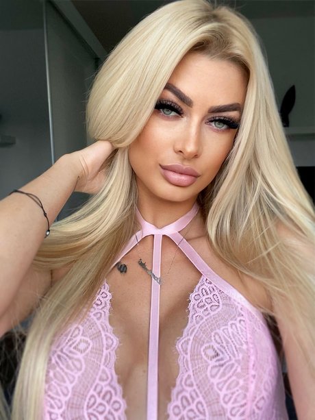 Dominetska model hot pic