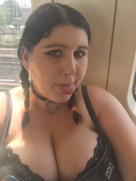 Dark Aurora sexy model picture