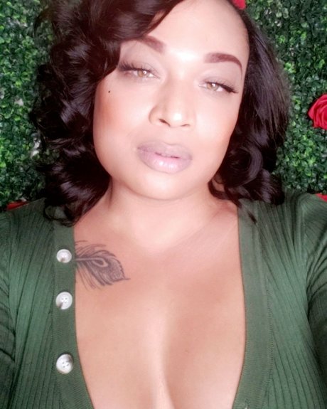 Donaija1 model sexy picture