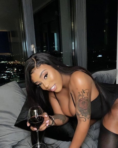 Sexy Michelle model porn img