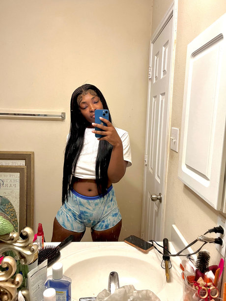 Sextin with Shaye the tiger xxx pornstar img