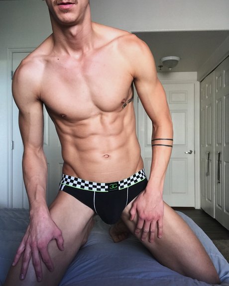 Salty Twunk sexy actress image