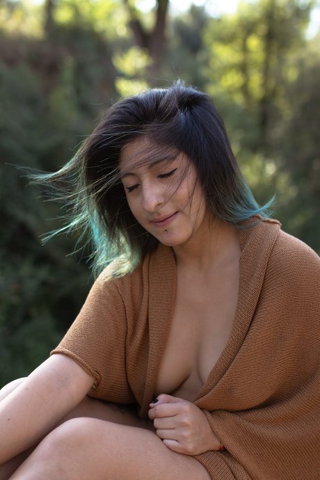 Ragexotik model top image