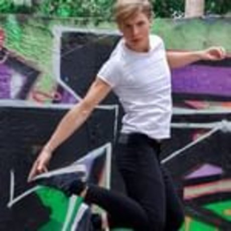 Radisekkk model top picture