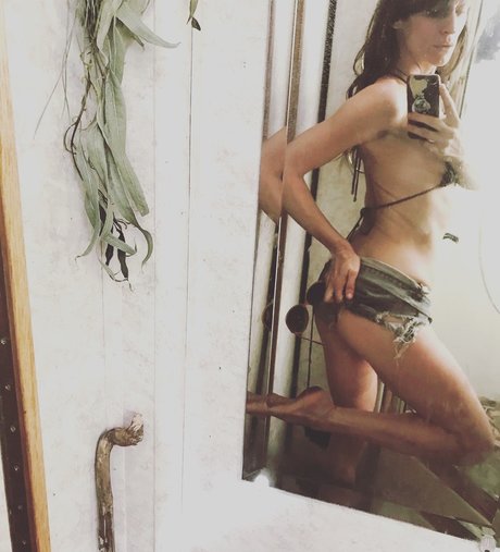 Eden King star pornographic images