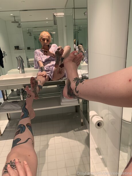 DollFaceDesy nudes actress pics