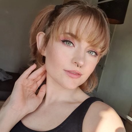 Delica xx Free pornstar naked pic