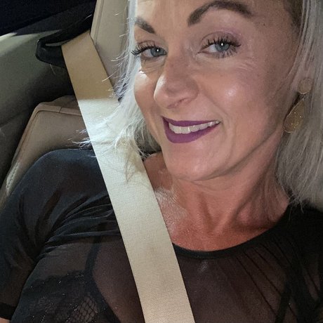 Real LV Housewife model hd galleries