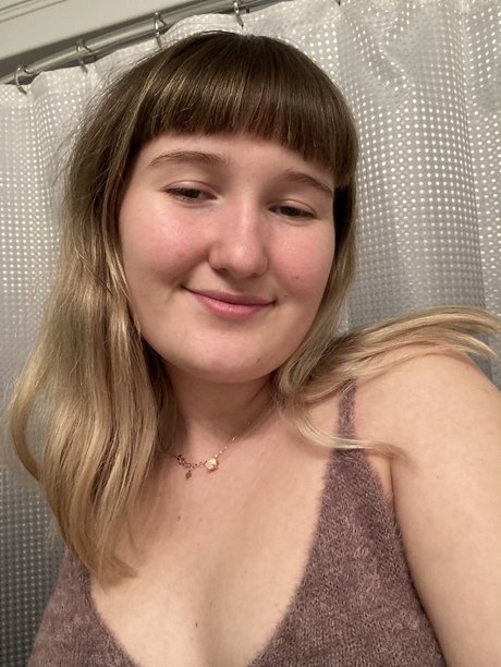 ur gf model erotic picture