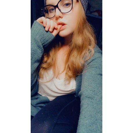 Evee Grace model high quality img