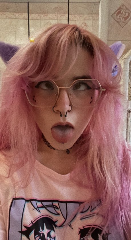 Razzberry Maddiey exclusive model archive