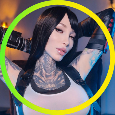 Razorcandi erotic model img