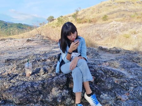 R Rayna nice actress img