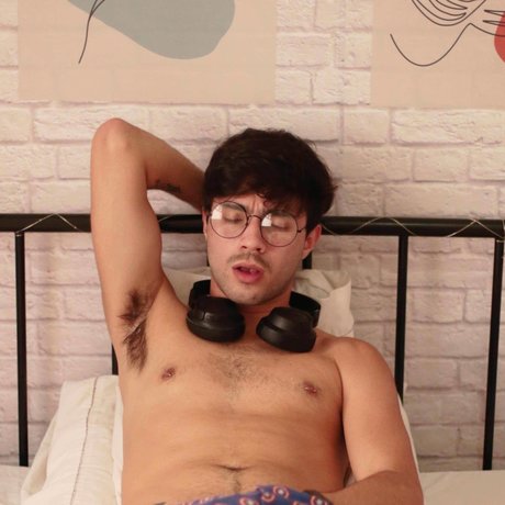 Ravenboyx nude pornstar image