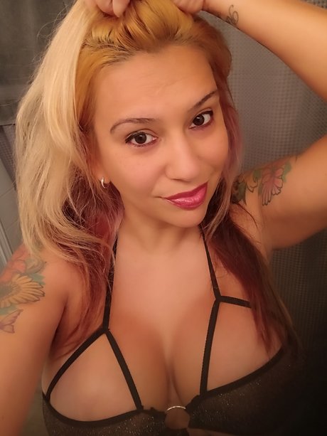 Cherry Bond model sexy pic