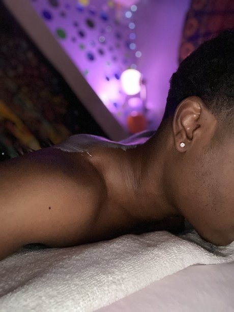 RanInThatPussy naked model pic