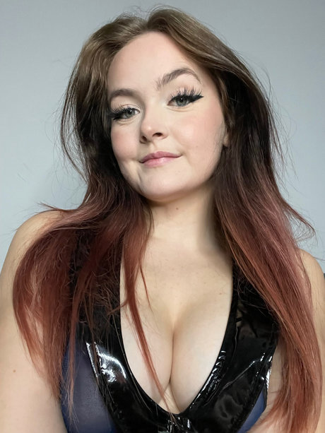 I m online_ xxx star image