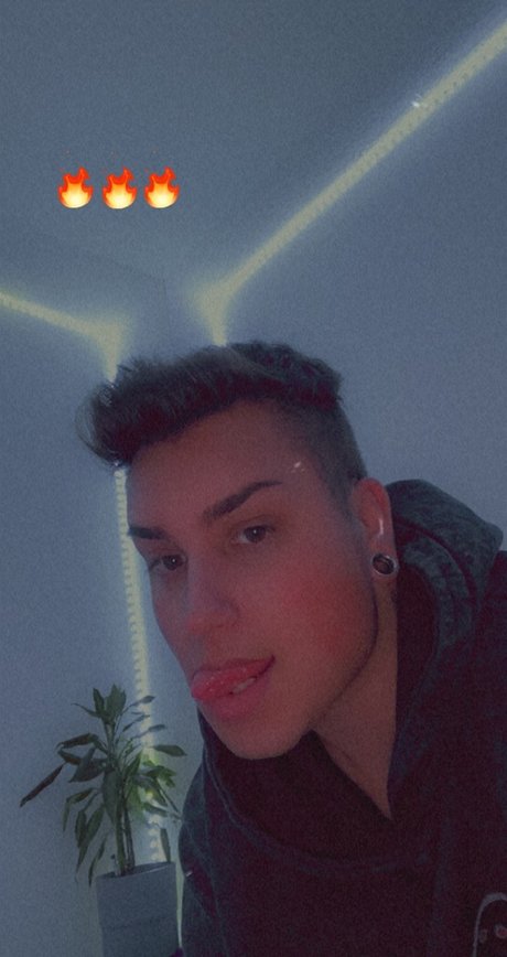 YourBoyOrlando naked star img