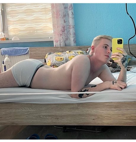 renatopirin model naked pics