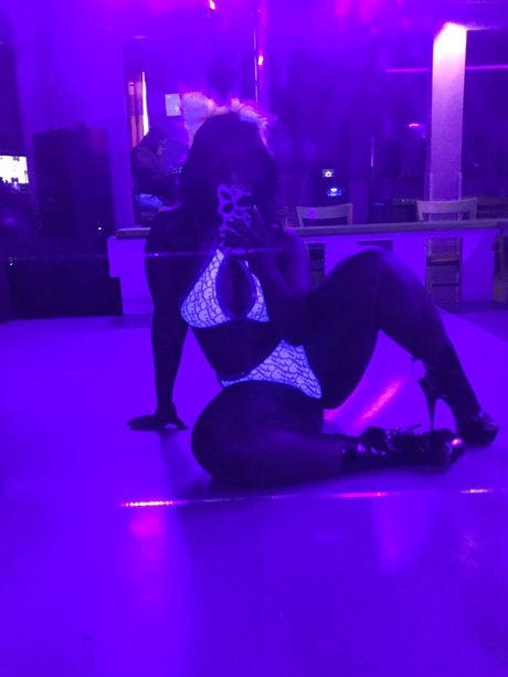 REMY RED 1738 high quality actress pics