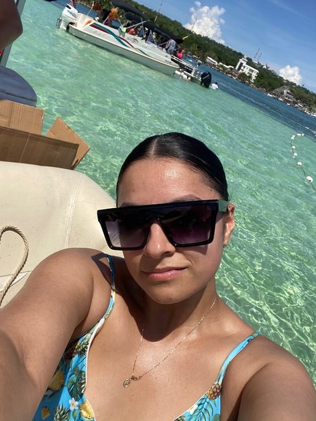 AndreaR perfect actress photos