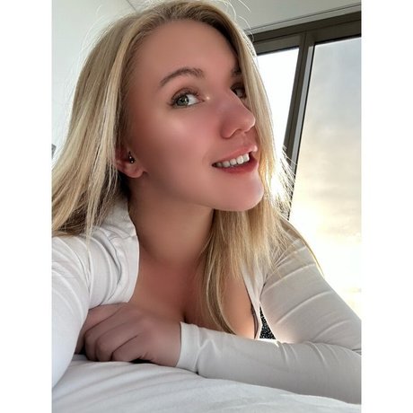 Cece Reign hd pornstar photos