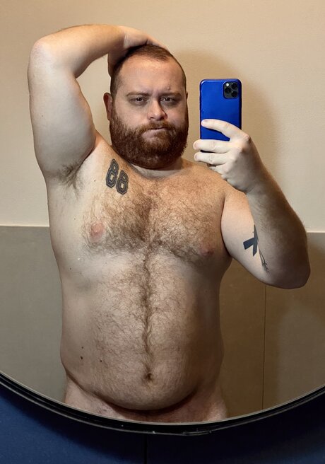 RedBearded naked model pics