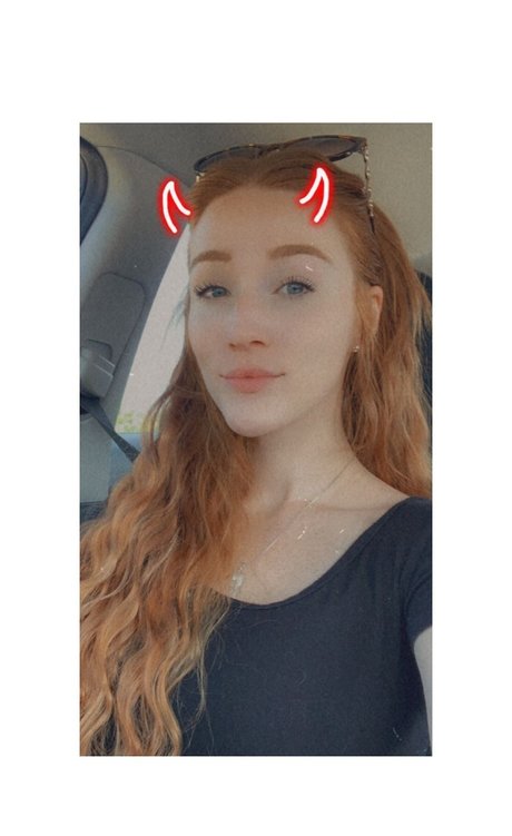 Redhead honey sexy actress pic