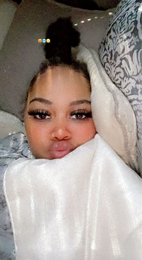 Roget Dipped In Caramel_ model high quality images