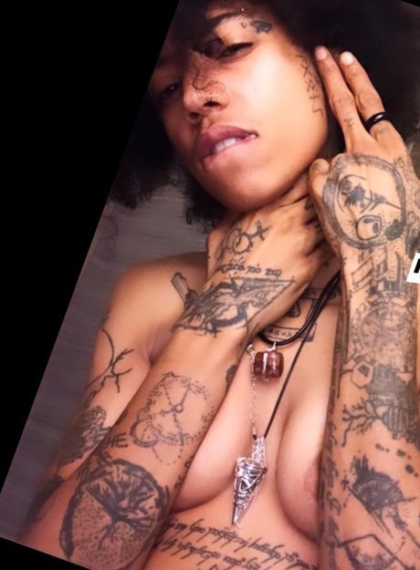 Rinnzworld pornstar nude picture