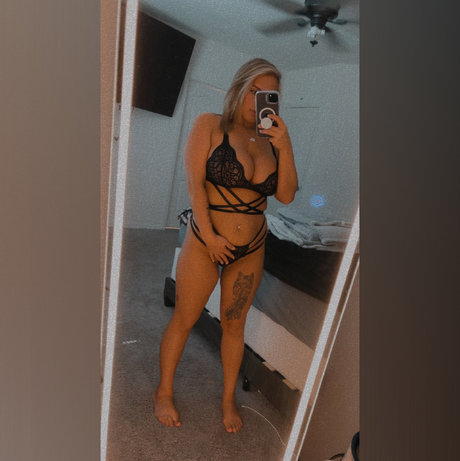 Riley Elizabeth star free gallery