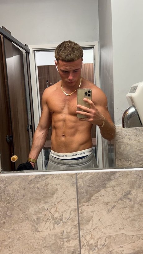 Ryan Snellings sexy star img