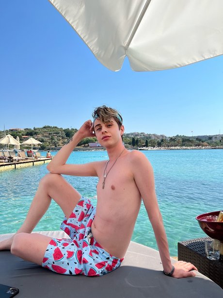 R zgar Ozan Dikici art pornstar pics