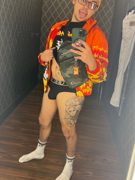 R UNRATED star exclusive photo