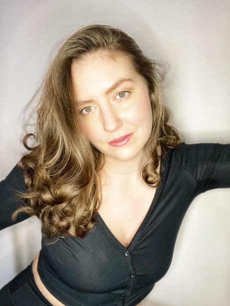 Ruby Wray beautiful model pic