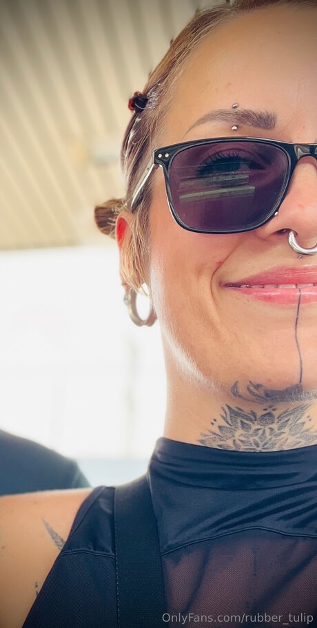 rubber tulip naked star image