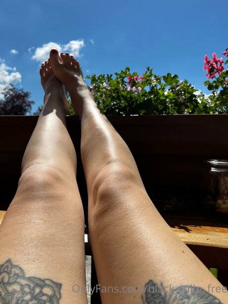 rubber tulip model nude picture