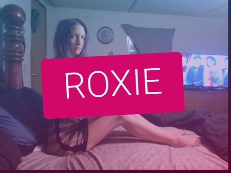 Roxie Moon pretty pornstar picture