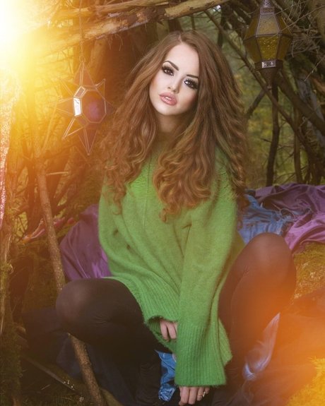 Rosie Flame top star pictures