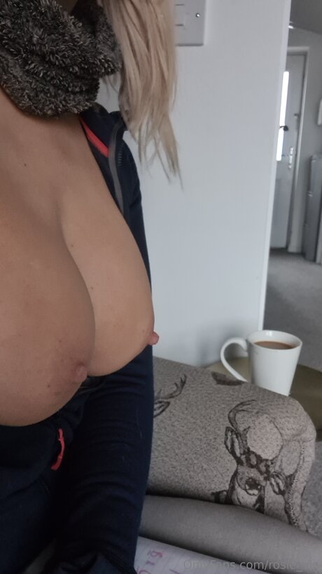 _English Rosie_ pornstar nude photo