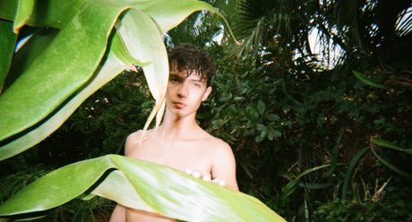 Sam Ledger beautiful model image