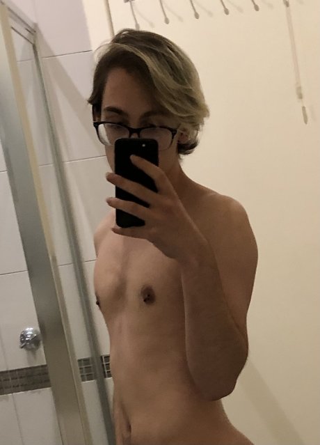 Sam Angel pretty model pics