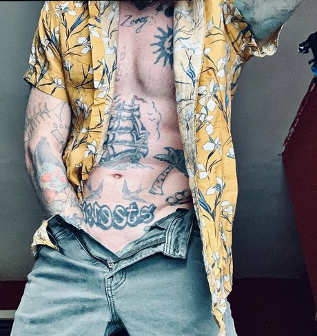 _saltyexhibitionistdad art star picture