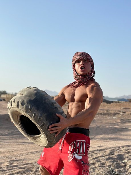 Esploratore di caverne nudes model archive