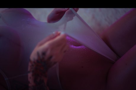 Sah Vabien model nude pics