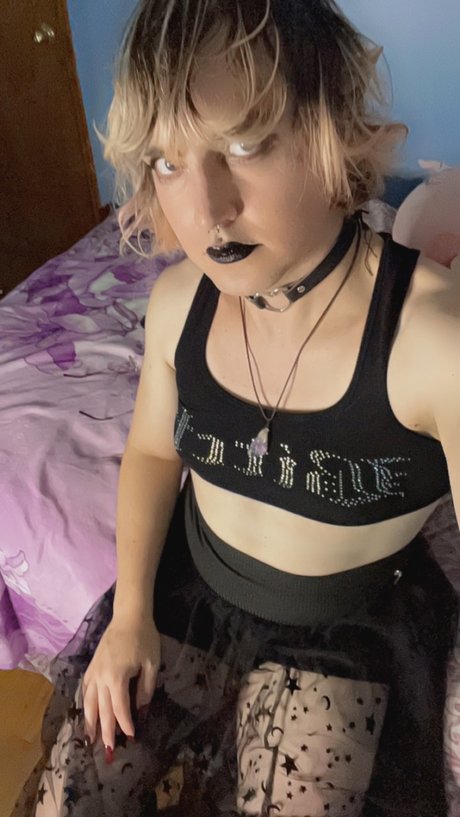 Ryleigh Davina pornstar nude photo