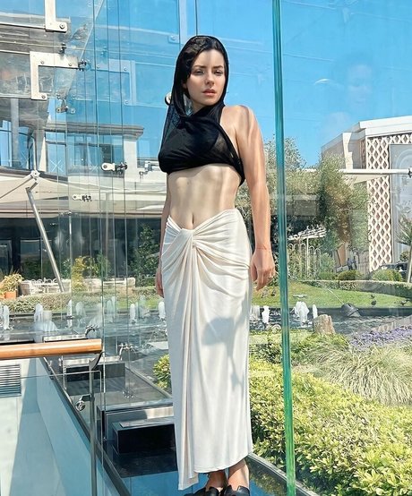 Merve Bolugur model pornographic galleries